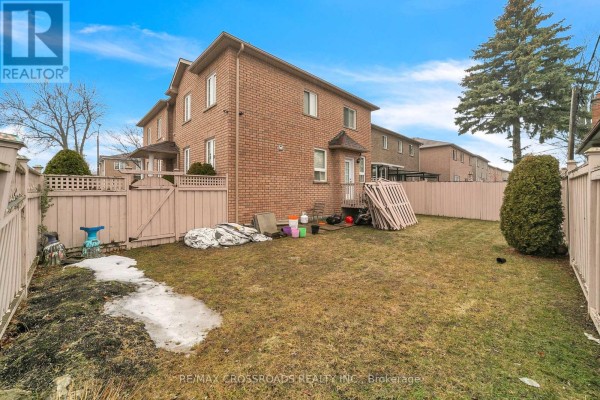 Kitchen - 106 Craggview Drive, Toronto, ON M1E2L8 Photo 4