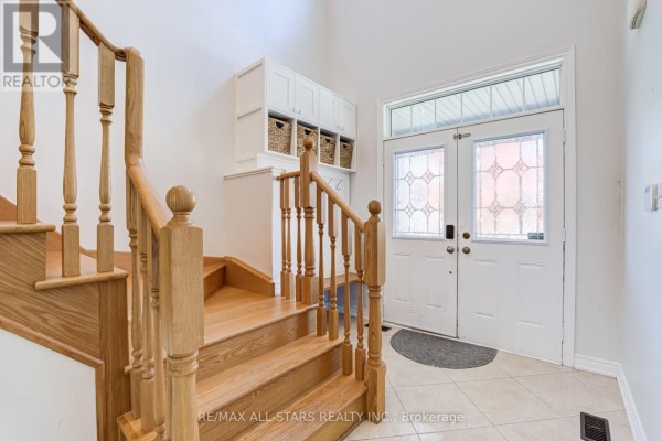 Living room - 106 Creekland Avenue, Whitchurch Stouffville, ON L4A1X4 Photo 4