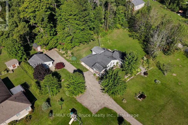 Family room - 106 Drive-in Crescent, Georgian Bluffs, ON N4K5N7 Photo 3