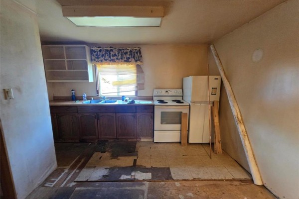 106 Eaton Street, Winnipeg, MB R2L1V1 Photo 4