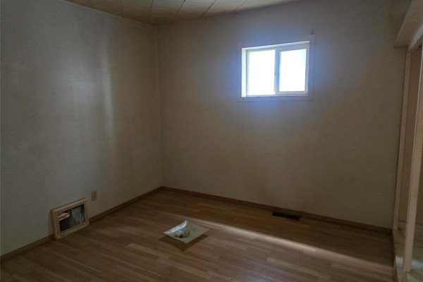 106 Eaton Street, Winnipeg, MB R2L1V1 Photo 5