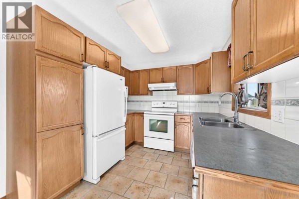 Bedroom - 106 Elizabeth Way Se, Airdrie, AB T4B2H6 Photo 4