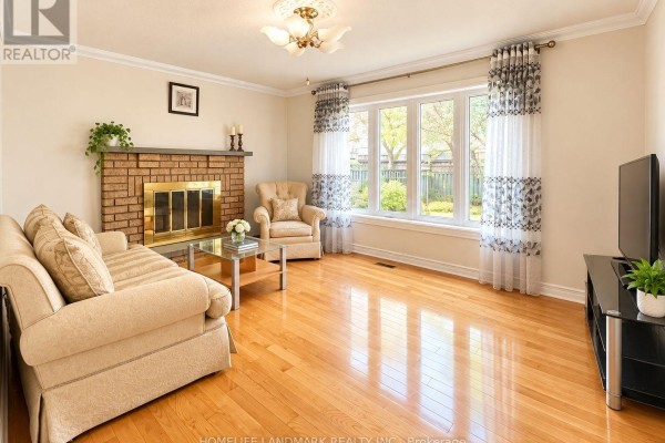 Family room - 106 Fitzgerald Avenue, Markham, ON L3R9Y9 Photo 4