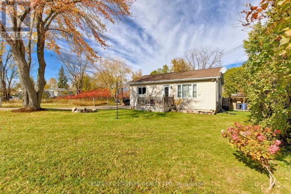 106 Forest Lea Road, Laurentian Valley, ON K8A7B8 Photo 3