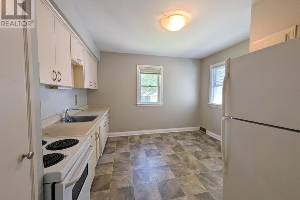 106 Haig Street, St  Catharines, ON L2R6L2 Photo 2