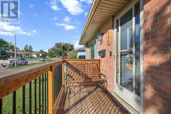 Bedroom 2 - 106 Harold Ct Court, Lucan Biddulph, ON N0M2J0 Photo 4