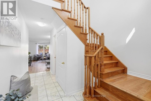 Kitchen - 106 Heartleaf Crescent, Brampton, ON L7A2B9 Photo 5