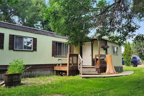 4pc Bathroom - 106 Larch Street, Caronport, SK S0H0S0 Photo 4
