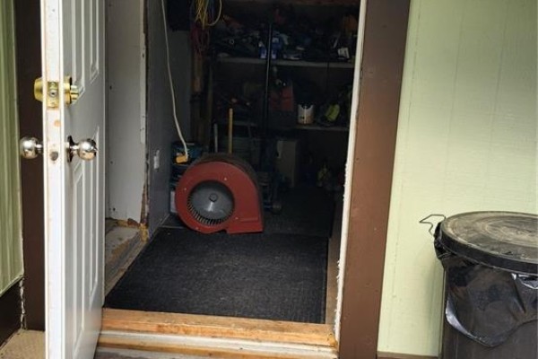 Laundry room - 106 Larch Street, Caronport, SK S0H0S0 Photo 5