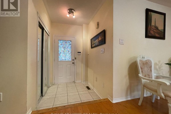 Kitchen - 106 Novella Road, Vaughan, ON L4K5K7 Photo 3