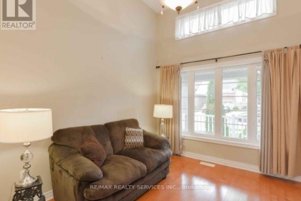 106 Pennyroyal Crescent, Brampton, ON L6S6J6 Photo 4