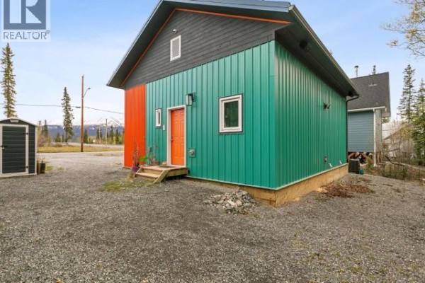 Kitchen - 106 Spruce Street, Haines Junction, YT Y0B1L0 Photo 3