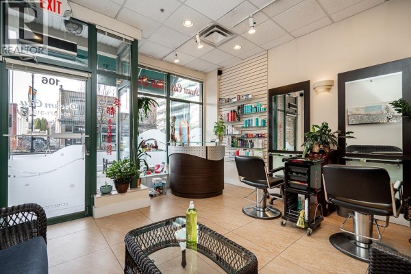 106 W Esplanade, North Vancouver, BC V7M1A2 Photo 5