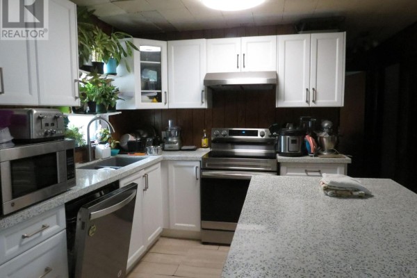1060 Buttercup Drive, Highlands East, ON, photo 2
