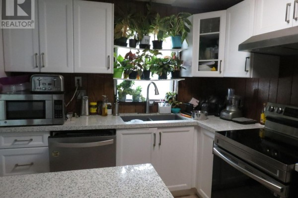 1060 Buttercup Drive, Highlands East, ON, photo 3