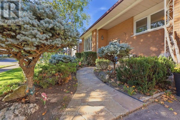 Recreation room - 1060 Dowland Crescent, Burlington, ON L7T4C8 Photo 3