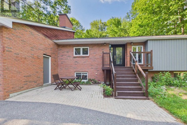 Kitchen - 1060 Golden Beach Road, Bracebridge), ON P1L1W8 Photo 4