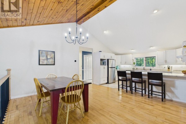 Living room - 1060 Golden Beach Road, Bracebridge), ON P1L1W8 Photo 5