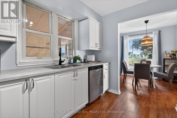 Dining room - 1060 Harbourview Drive, Midland, ON L4R5J4 Photo 5