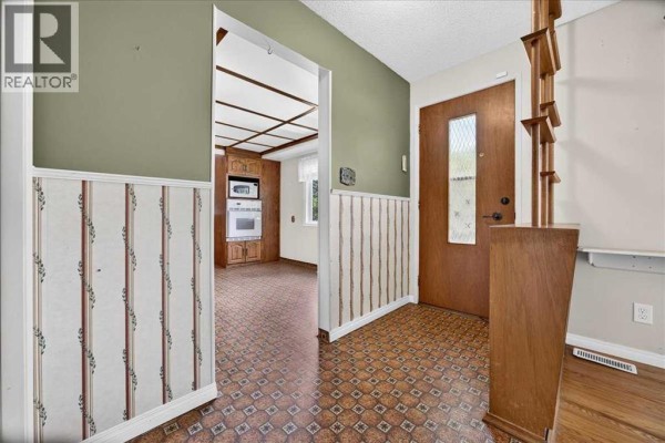 Primary Bedroom - 1060 Motherwell Road Ne, Calgary, AB T2E6E7 Photo 3