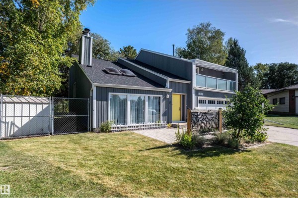 Kitchen - 10606 25a Av Nw, Edmonton, AB T6J4K3 Photo 3