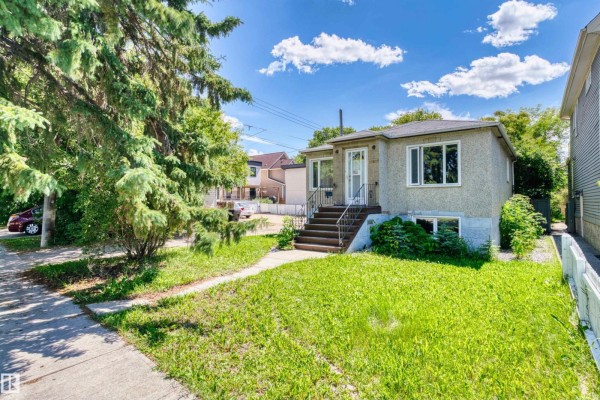 Primary Bedroom - 10607 73 Ave Nw, Edmonton, AB T6E1C3 Photo 3