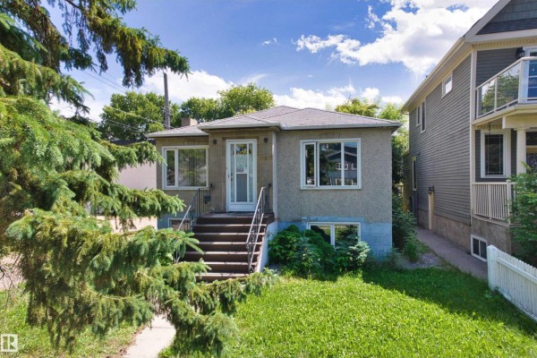 Bedroom 2 - 10607 73 Ave Nw, Edmonton, AB T6E1C3 Photo 4