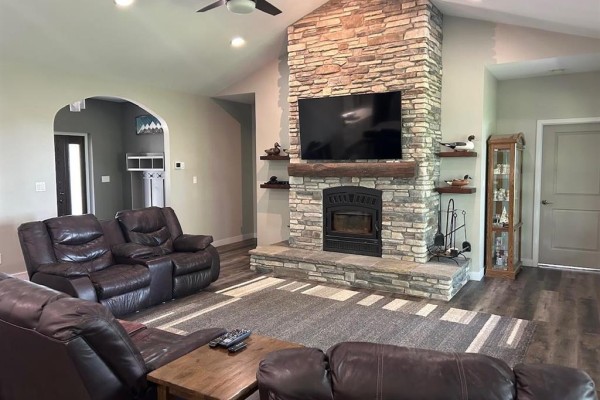 106096 81n Road, Minnedosa, MB R0J1E0 Photo 2