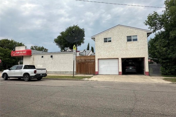 1061 10th Street, Brandon, MB, photo 2
