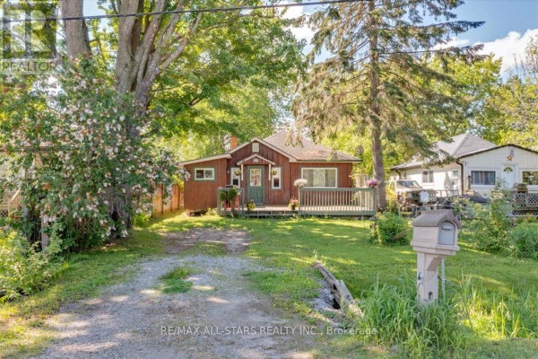 Living room - 1061 2nd Line, Innisfil, ON L0L1R0 Photo 2