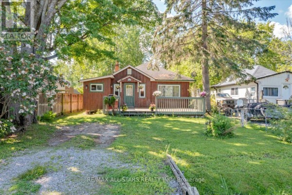 Primary Bedroom - 1061 2nd Line, Innisfil, ON L0L1R0 Photo 3