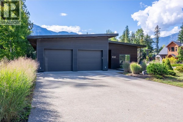 Full bathroom - 1061 Cashato Crescent, Revelstoke, BC V0E2S1 Photo 3