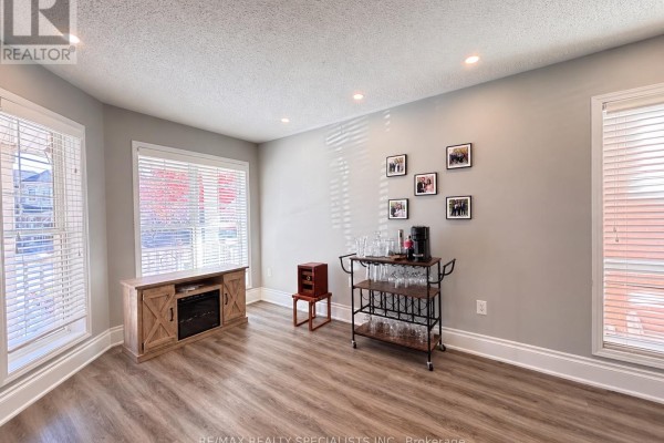 Dining room - 1061 Clark Boulevard, Milton, ON L9T6Y5 Photo 2