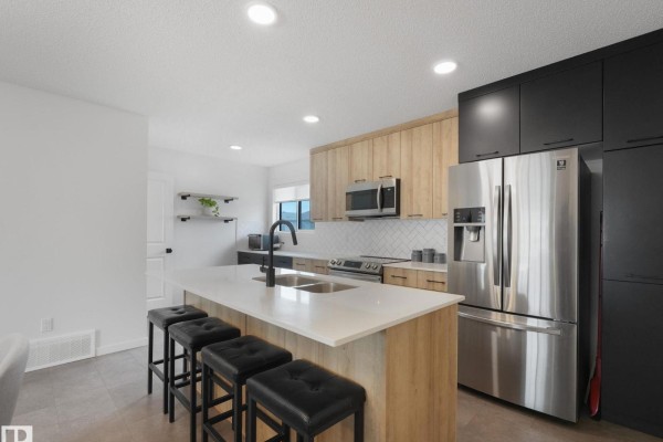 1061 Cy Becker Rd Nw, Edmonton, AB, photo 2