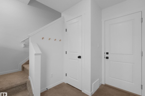 Bedroom 2 - 1061 Cy Becker Rd Nw, Edmonton, AB T5Y4B7 Photo 5