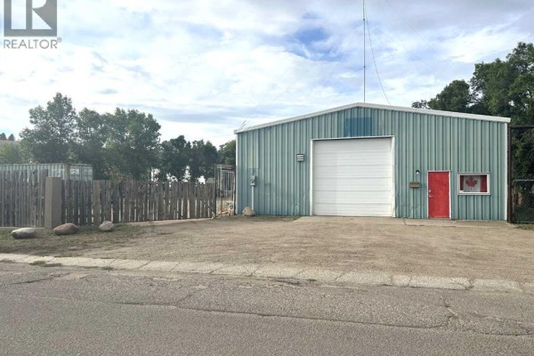 1061 Factory Street Se, Medicine Hat, AB T1A1X8 Photo 2