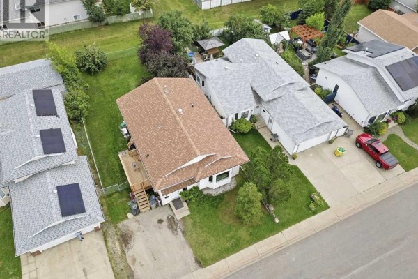 Primary Bedroom - 10613 91a Street, Grande Prairie, AB T8X1H7 Photo 4