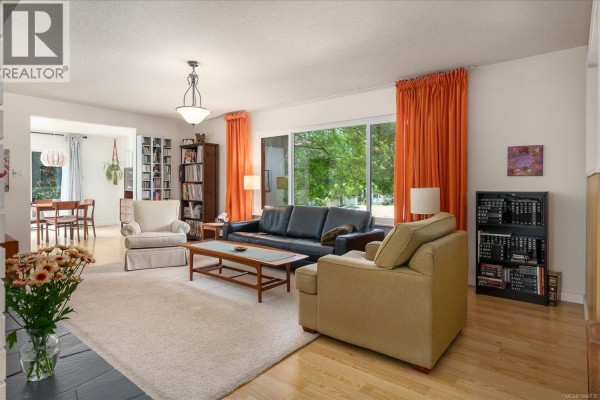 Bedroom - 1062 Sabine Rd, Parksville, BC V9P1S9 Photo 5