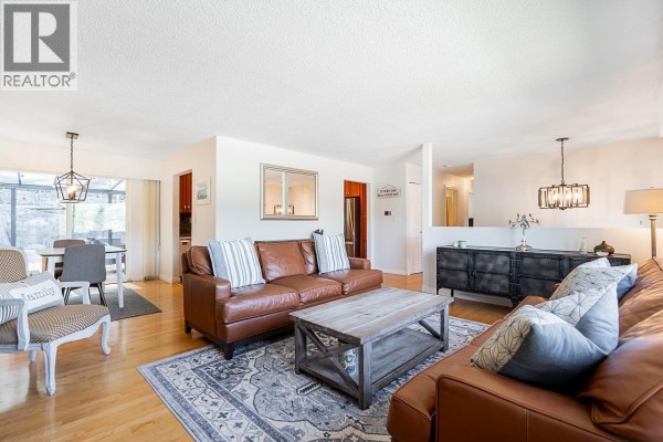1062 Spar Drive, Coquitlam, BC V3H3G8 Photo 4