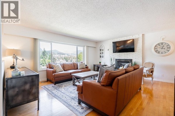 1062 Spar Drive, Coquitlam, BC V3H3G8 Photo 5