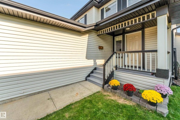 Kitchen - 10621 175a Av Nw, Edmonton, AB T5X6C1 Photo 3