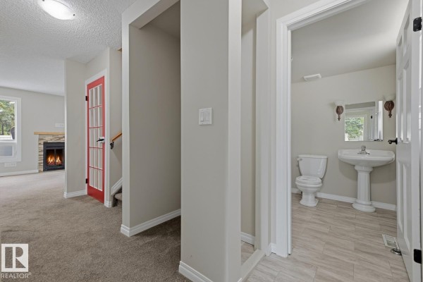 Dining room - 10621 Beaumaris Rd Nw, Edmonton, AB T5X5J5 Photo 2