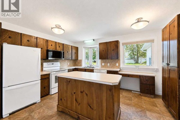 2pc Bathroom - 10625 105 Avenue, Grande Cache, AB T0E0Y0 Photo 4