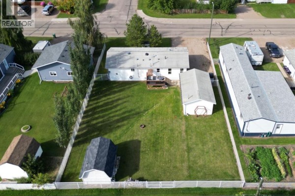 4pc Bathroom - 10629 101 Ave, La Crete, AB T0H2H0 Photo 4