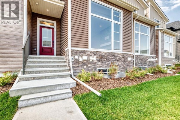 1063 Bayview Crescent Sw, Airdrie, AB, photo 2