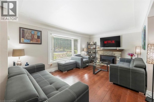 Living room - 1063 Joan Drive, Burlington, ON L7T3H3 Photo 4