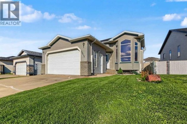 Residential for sale at 10646 Royal Oaks Drive E, Grande Prairie, AB - MLS® Qhhqce