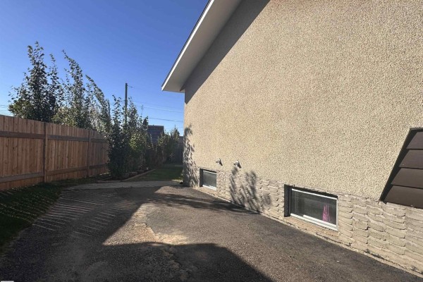 Primary Bedroom - 10647 106 St, Westlock, AB T7P1J6 Photo 5
