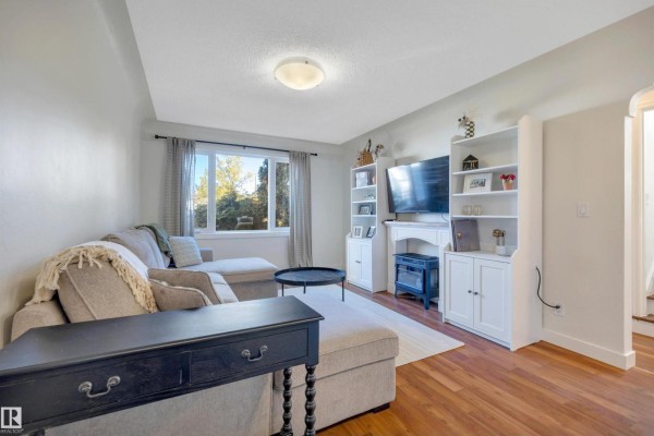 Primary Bedroom - 10647 68 Av Nw, Edmonton, AB T6H2B3 Photo 4