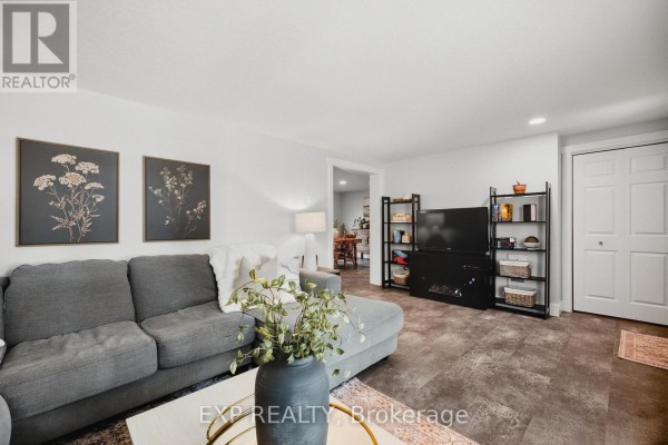 Kitchen - 1065 Howick Street, Howick, ON N0G2X0 Photo 4
